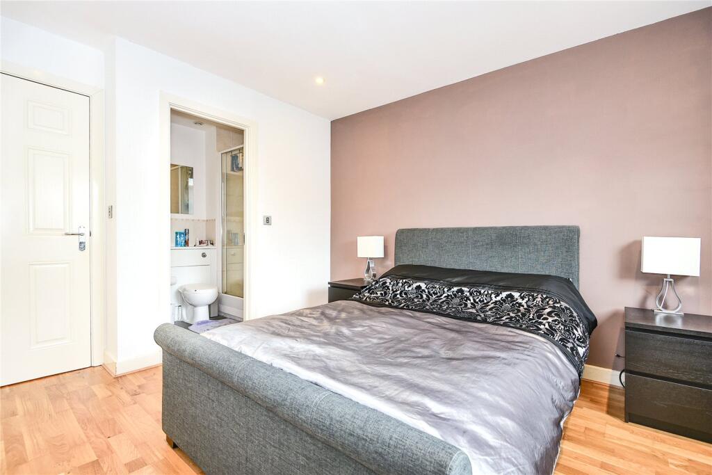 Apartment in Watford - View 5