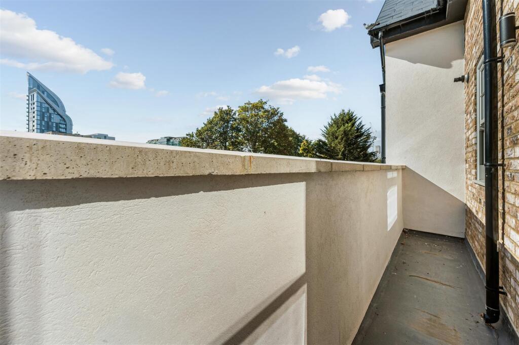 Apartment in London - View 5