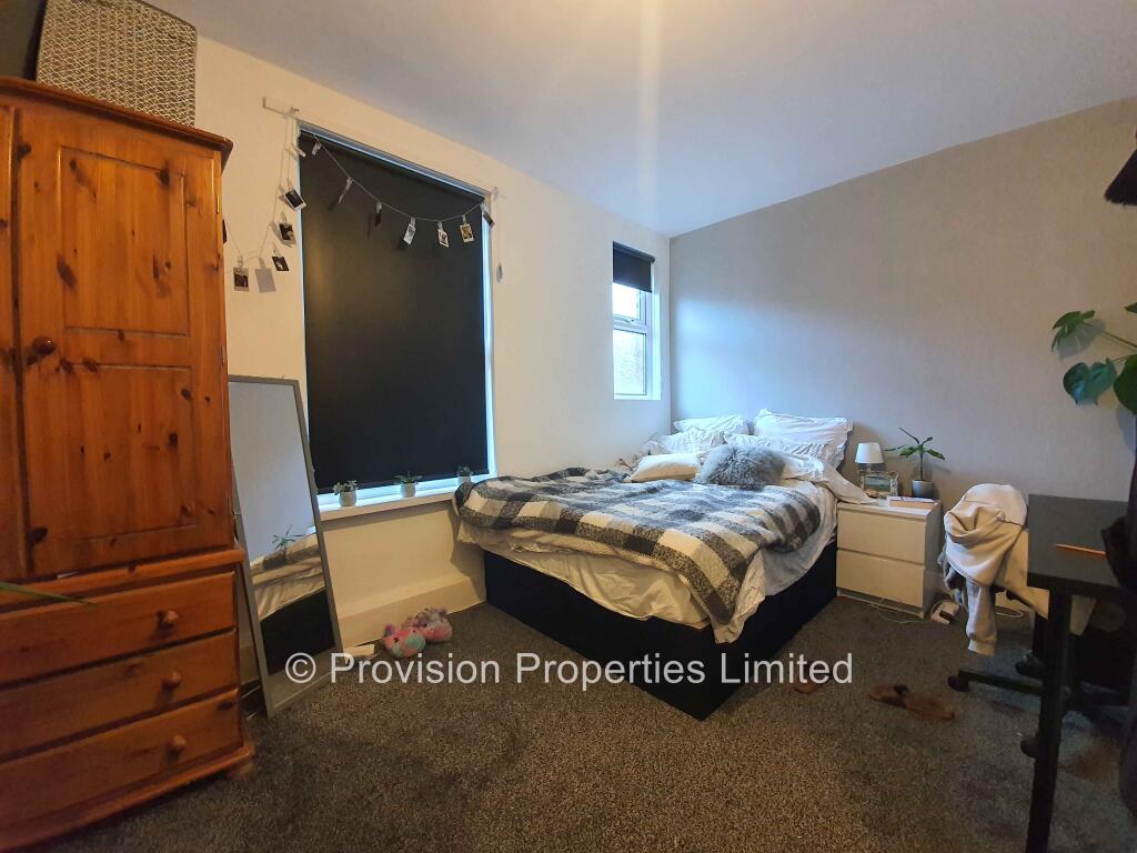 6 bedroom terraced house for rent