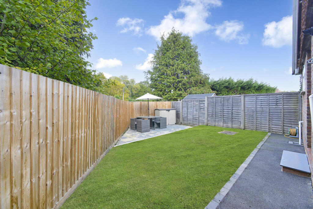 House in Waverley, Chiddingfold - View 3