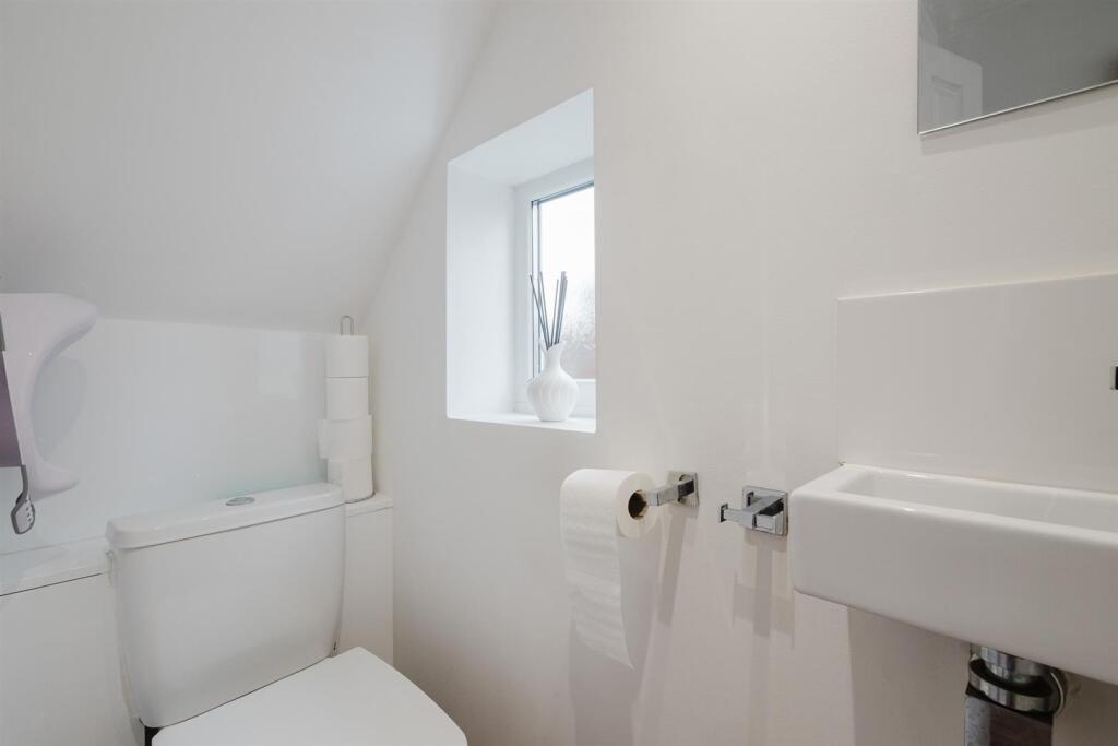 Bedford Drive, Timperley, Altrincham – další