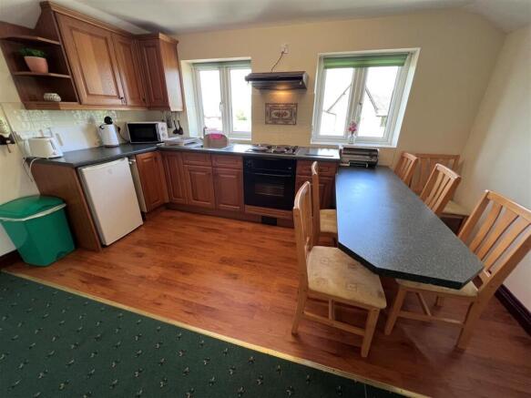 Kitchen 3.jpg