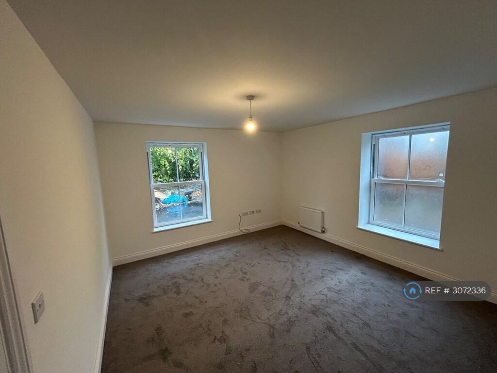 Apartment in Broxbourne, Cheshunt - More