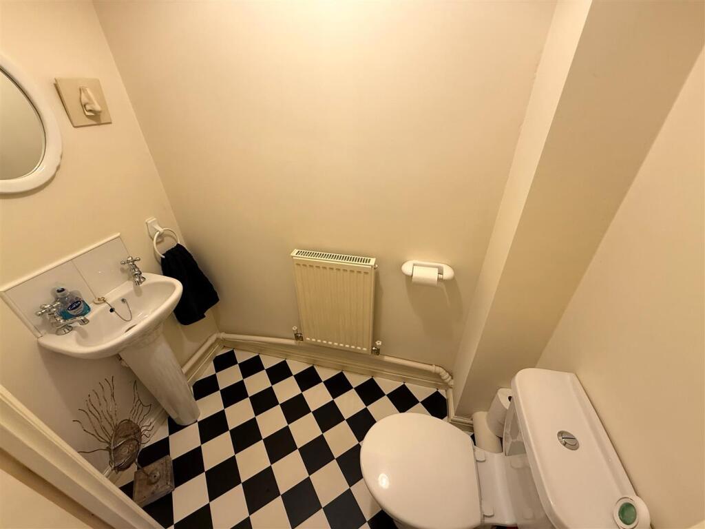 House in Chesterfield, Derbyshire - View 5