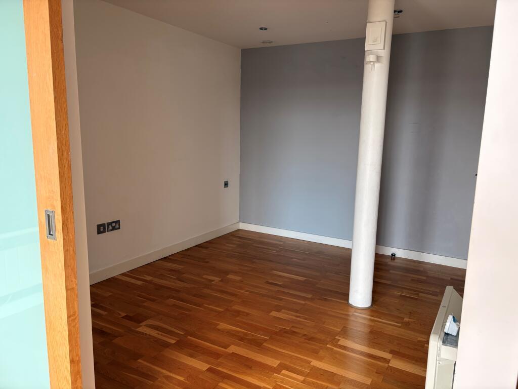 Apartment in Leeds, West Yorkshire - More