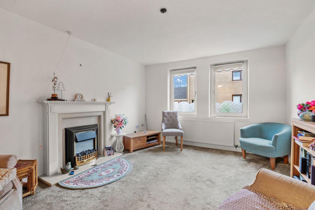 Main image of property: 5/2 Rose Park, Trinity, Edinburgh, EH5 3ST