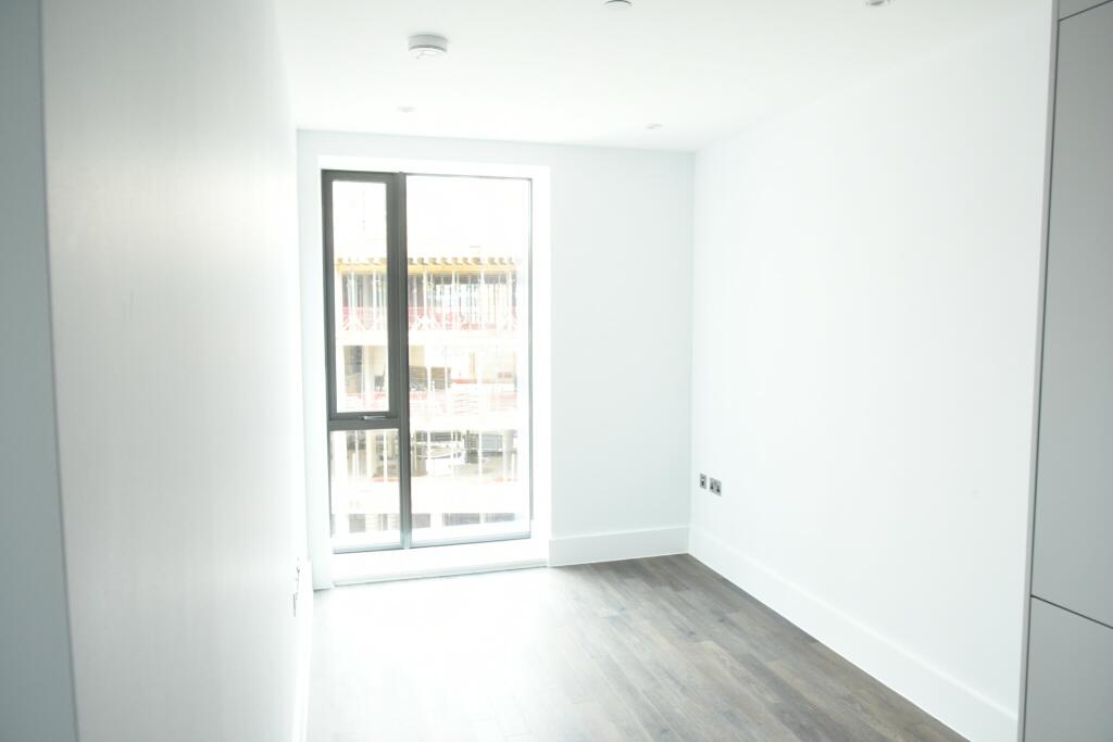 Apartment in Gloucester, Gloucestershire - View 4