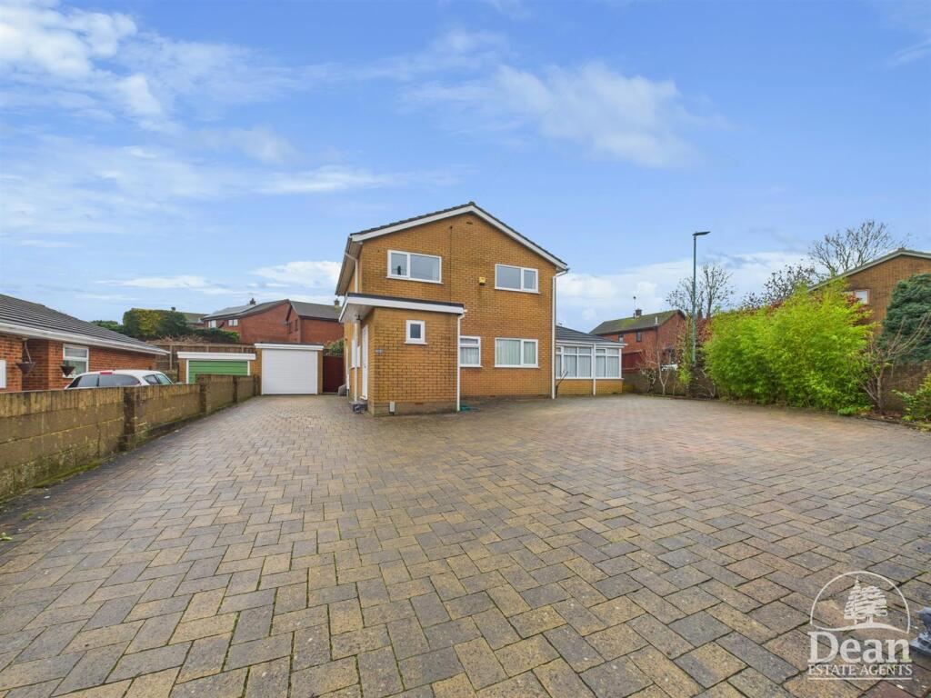 4-bed detached on Poolway Place, Coleford, £280,000