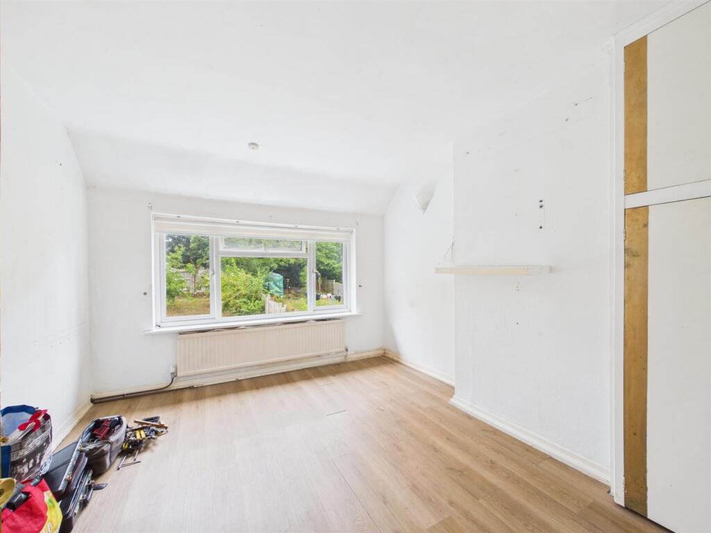 Apartment in Croydon - View 4