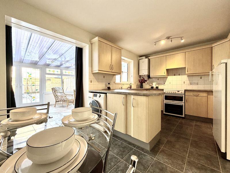 Springfield Drive, Calne photo 2
