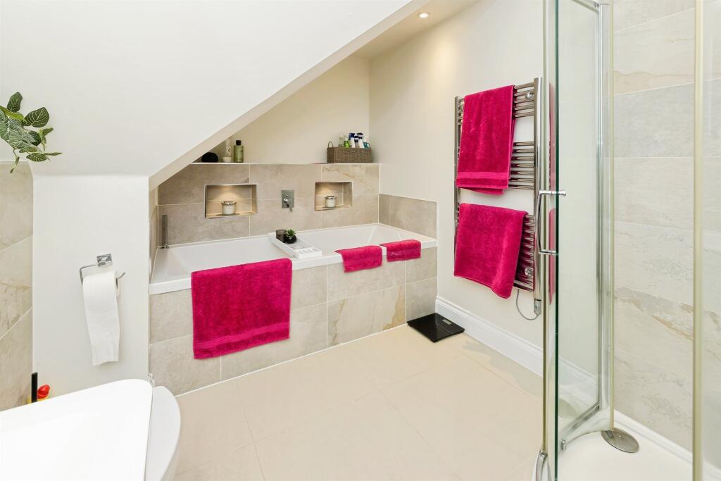 Apartment in Redhill - More