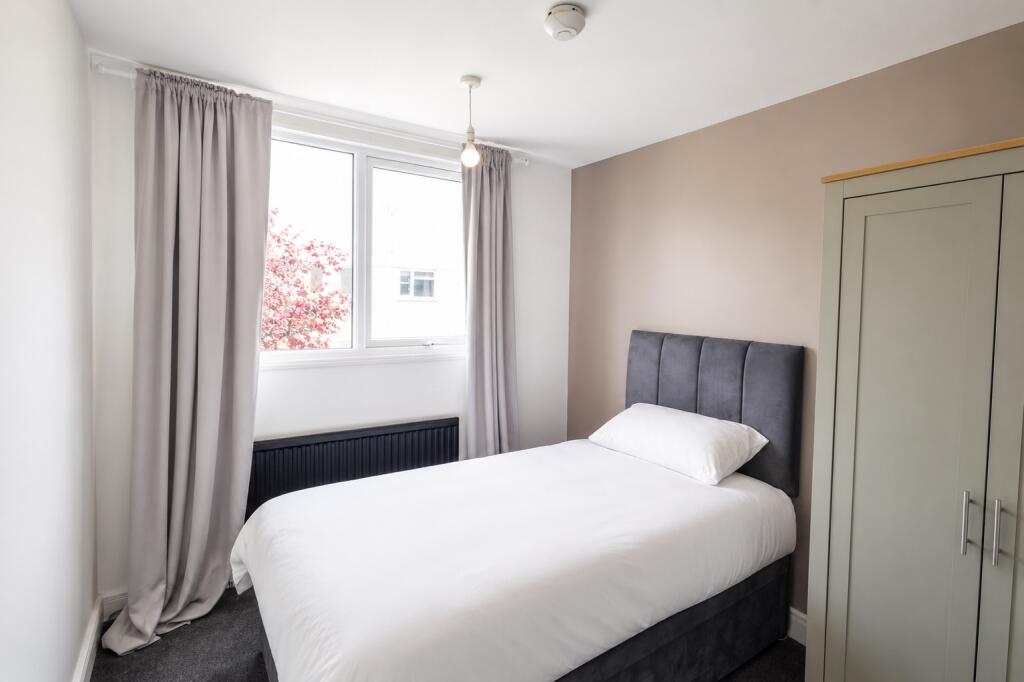 Main image of property: Red Hall Chase, Leeds, LS14 1NR