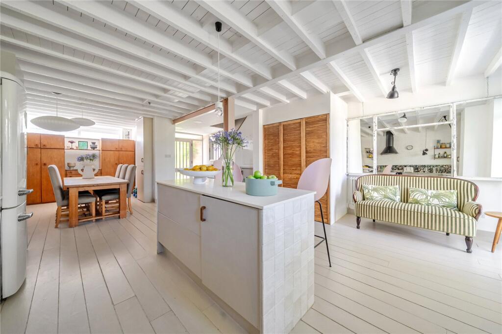 House in Bromley - View 4