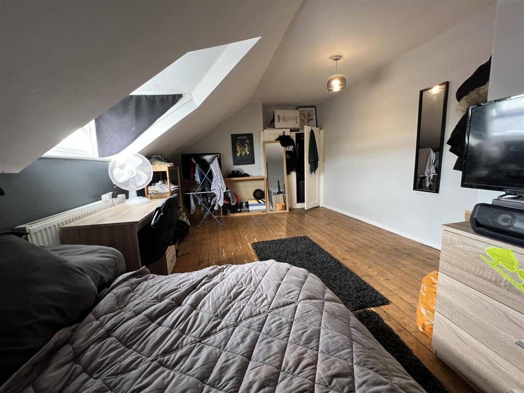 House in Leeds - View 2