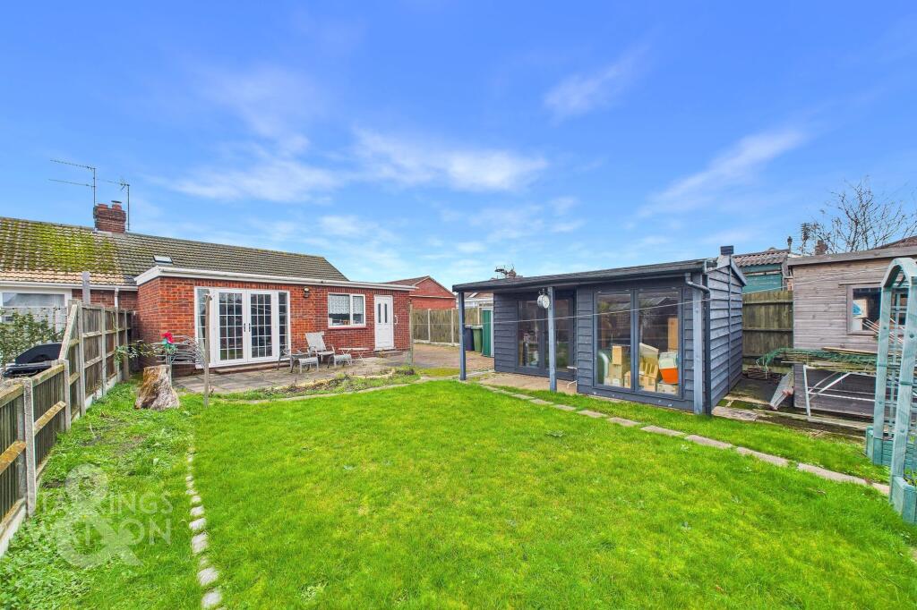 Homefield Avenue, Bradwell, Great Yarmouth photo 4