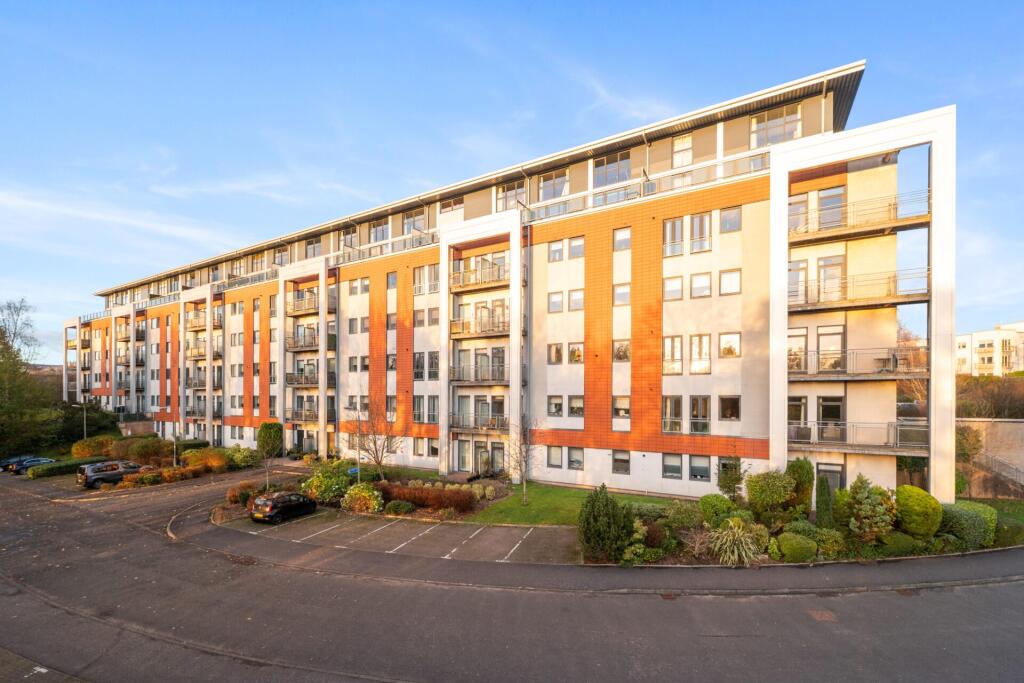 Main image of property: Flat 3/2, 7 Jackson Place, Bearsden, G61 1RY