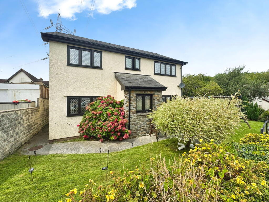 4-bed detached on Swn Yr Afon, Kenfig Hill, Bridgend, CF33 6AJ, £250,000