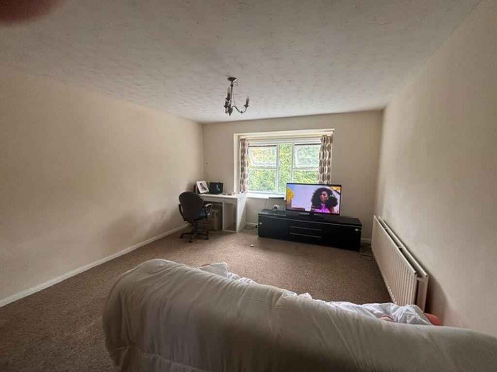 Apartment in Wokingham, Emmbrook - View 2