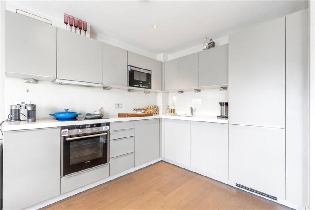 Apartment in London - More