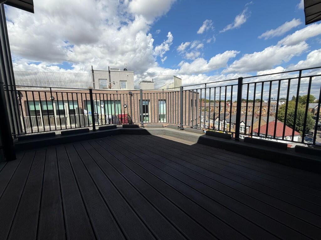 Apartment in London, Metro Industrial Centre, Spring Grove - More