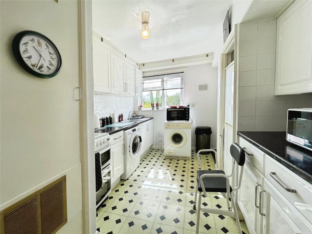 Apartment in Warwick, St John's, Kenilworth - View 2