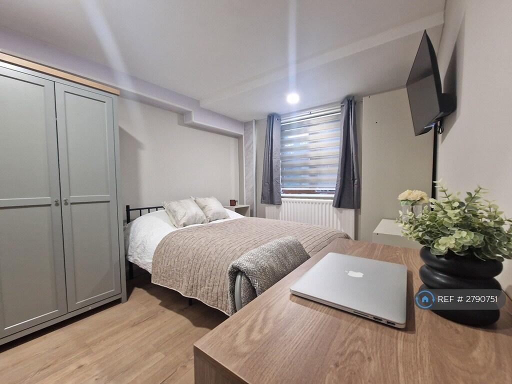 Main image of property: Oldwyk, Basildon, SS16