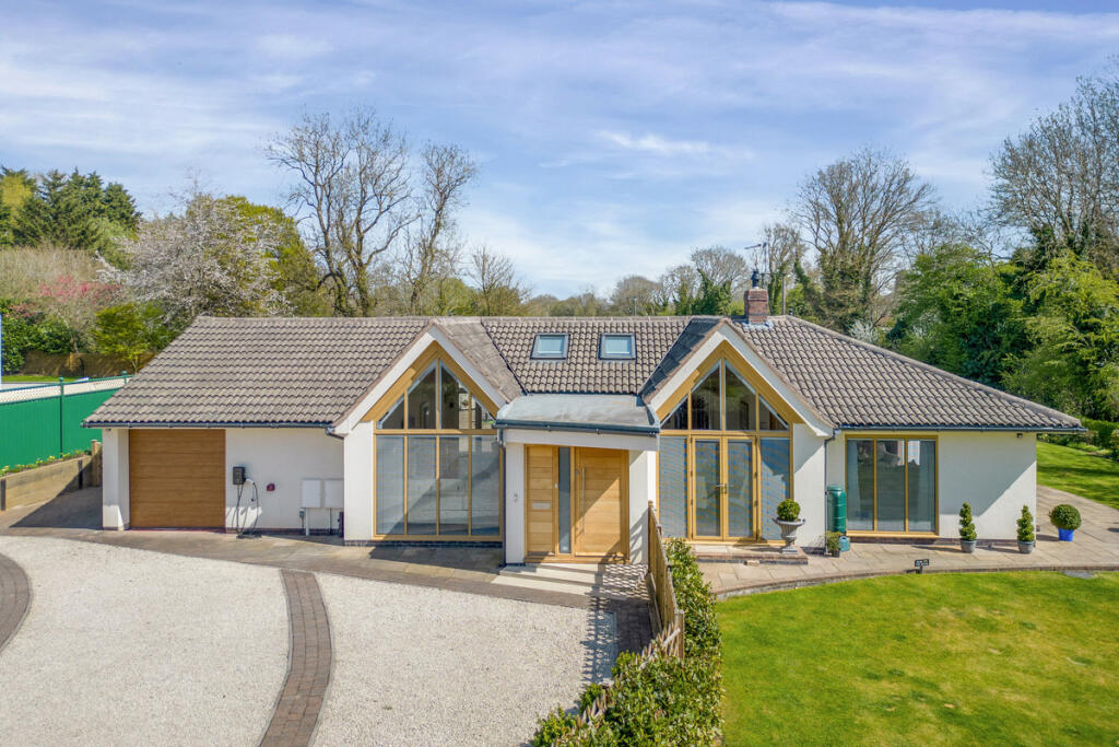 4-bed detached on Forest Drive, Kirby Muxloe, LE9, £1,100,000