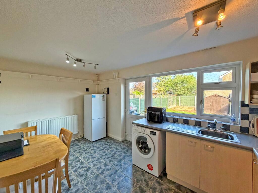 Brookside Close, Wombourne, WV5 photo 4