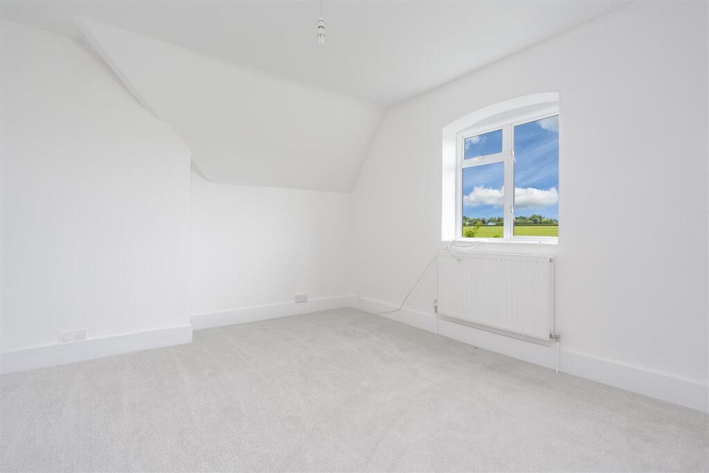 House in Kingston upon Thames - More