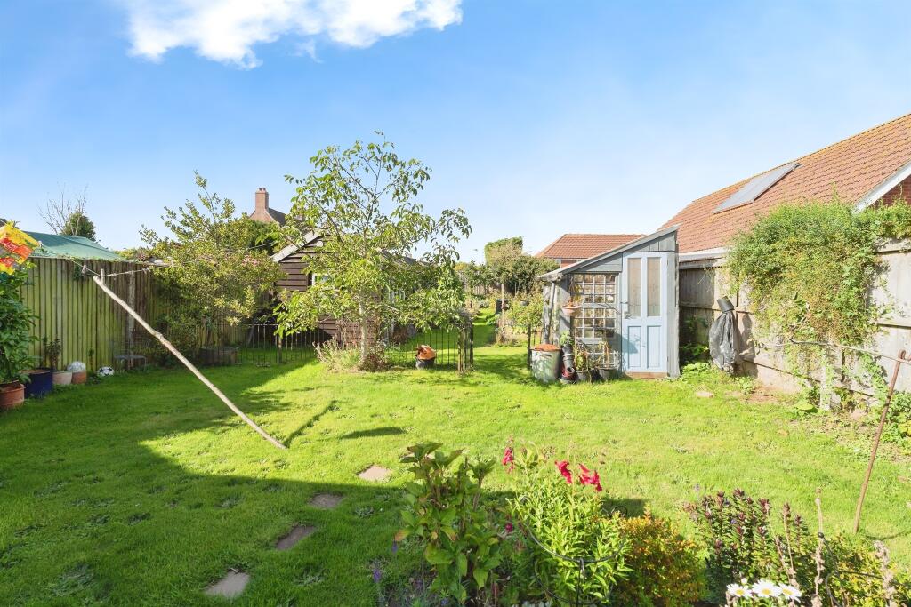 Coronation Road, Holt photo 4