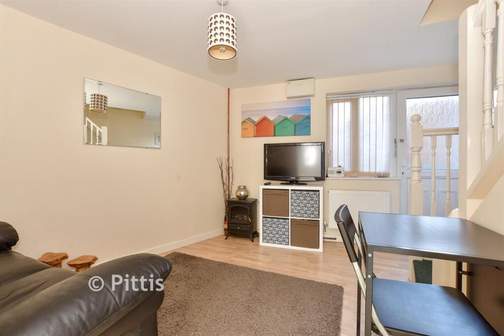 Apartment in Sandown, Yaverland - View 3