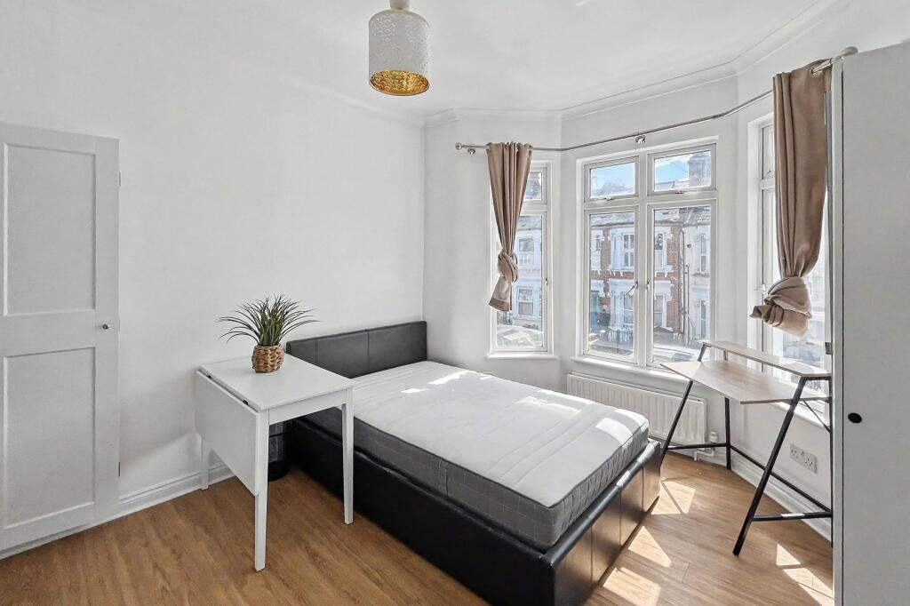 House in London - View 3