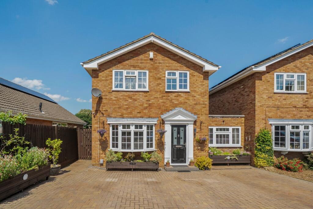 Main image of property: Queens Close, Flitwick, MK45