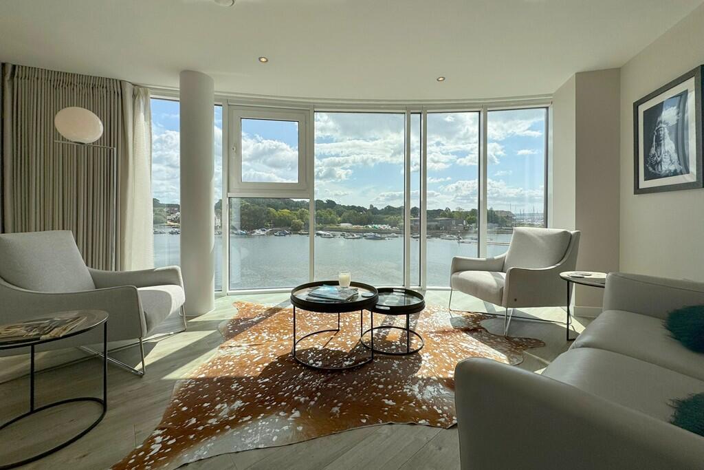 Ainslie Place, Lymington, Hampshire photo 3