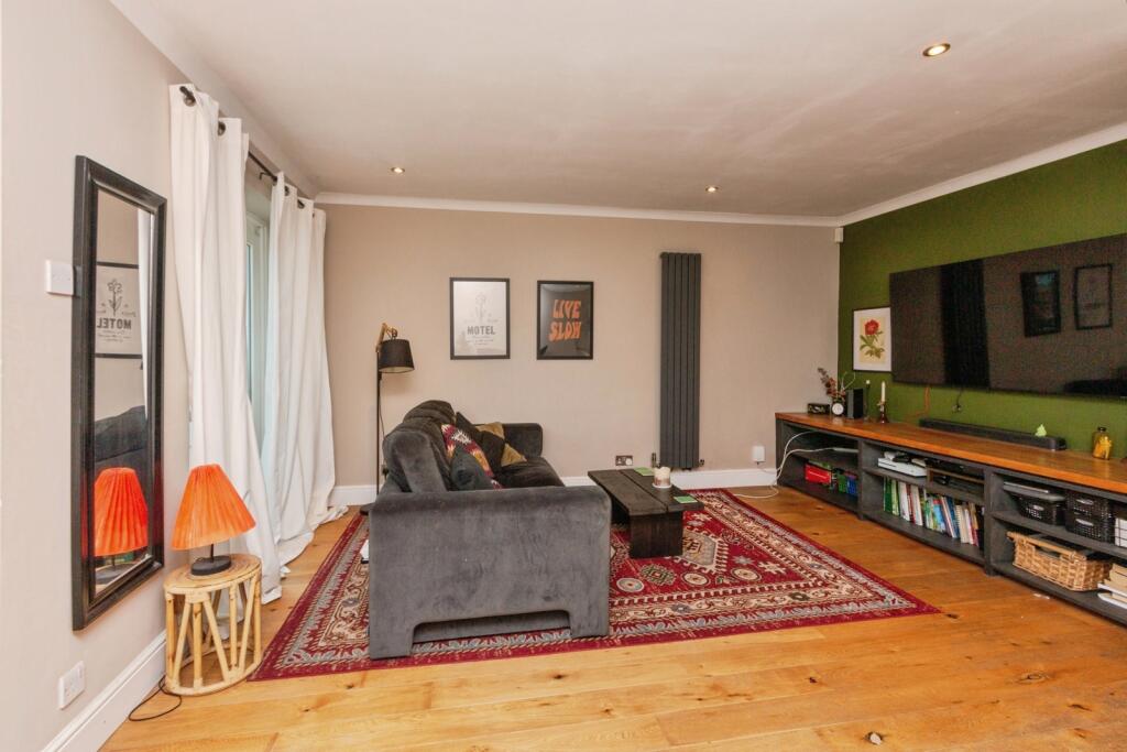 House in Guildford - View 2