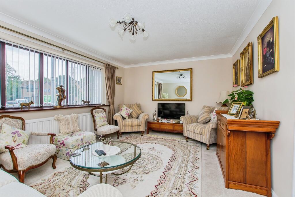 Blenheim Way, Yaxley, Peterborough photo 2