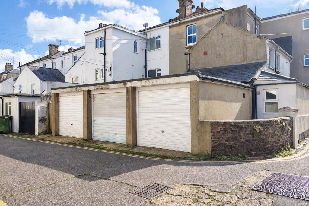 Studio parking on Hyde Gardens, Eastbourne, BN21 4PU, £30,000
