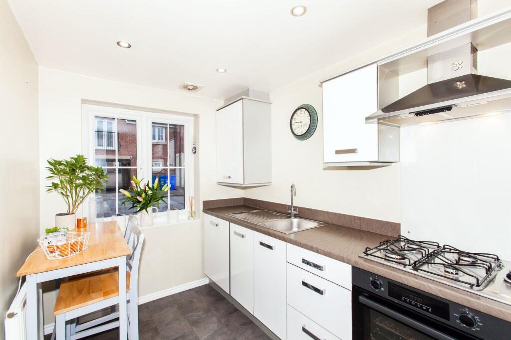 Horse Chestnut Close, Chesterfield, S40 photo 2
