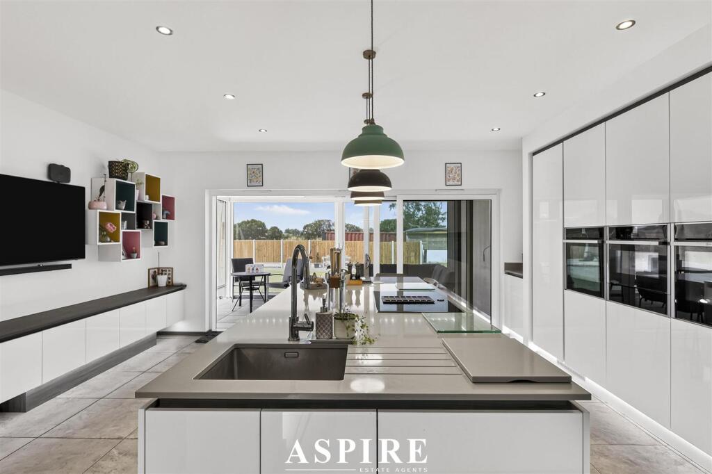 House in Southend-on-Sea - View 4