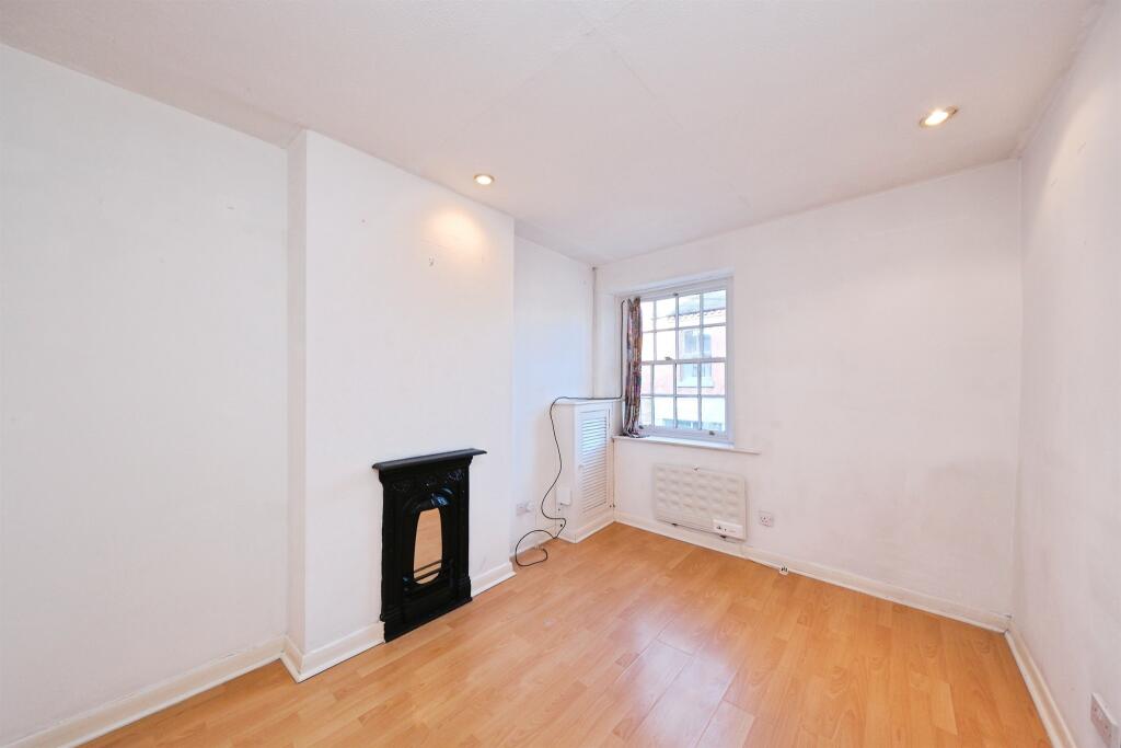 Apartment in Derby - View 3