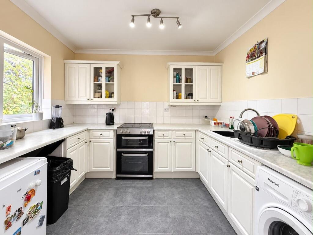 Apartment in Stevenage, Old Town - View 5