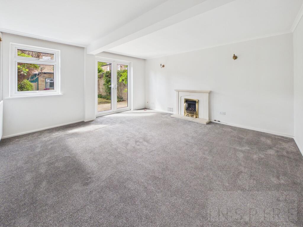 House in Crawley, Broadfield - More