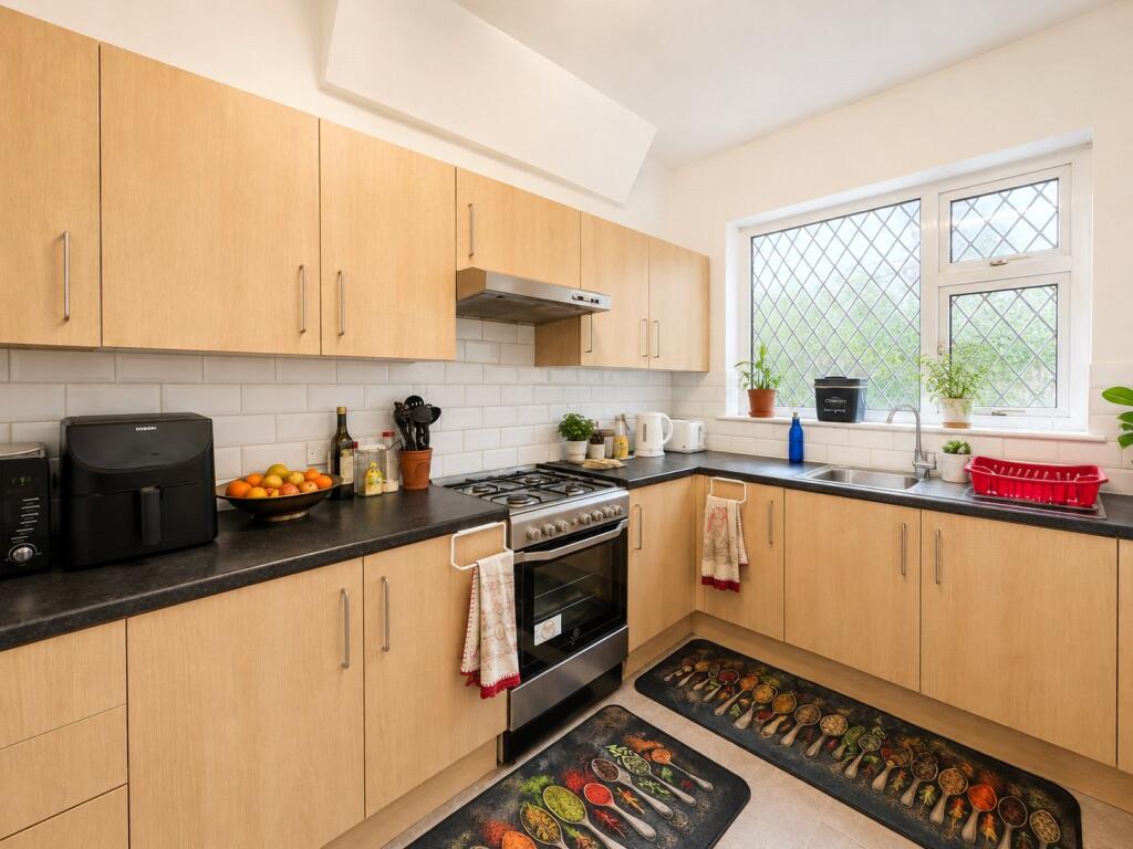 House in Southend-on-Sea - View 5