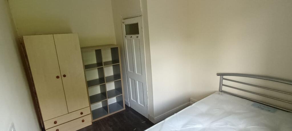 Apartment in Manchester, Victoria Park, Longsight - View 5