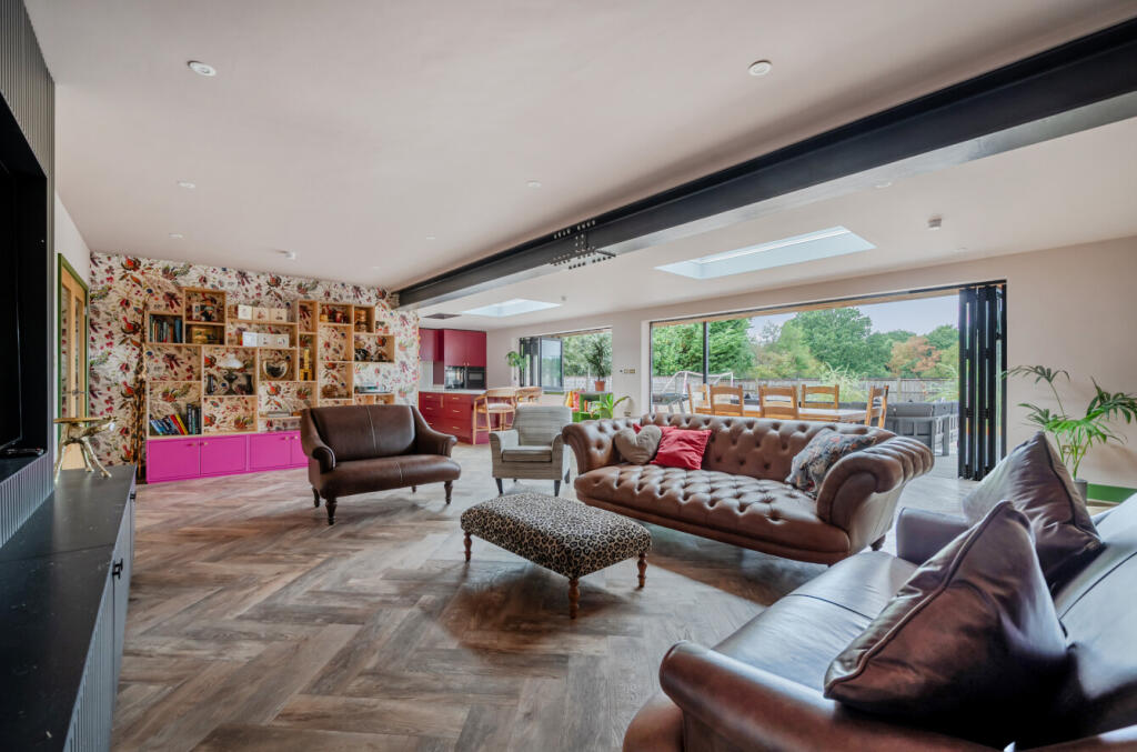 House in Southampton - More