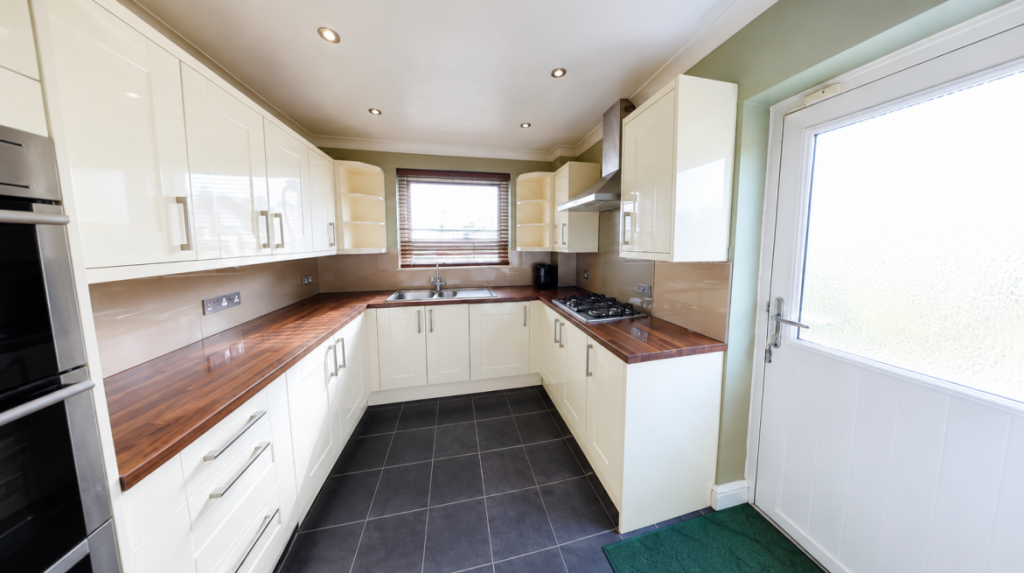 House in Rotherham, Kilnhurst - View 4