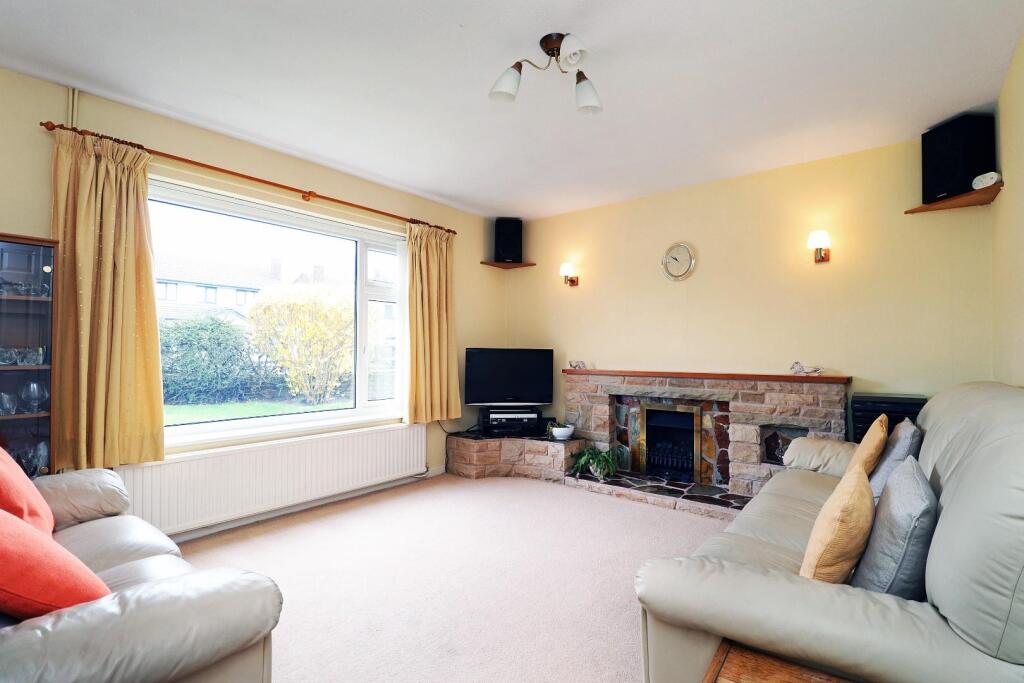 Woburn Drive, Hale photo 3