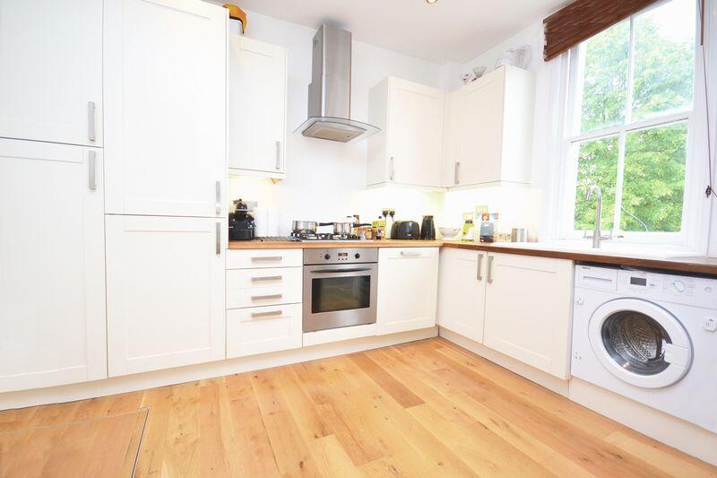 Apartment in London - View 5