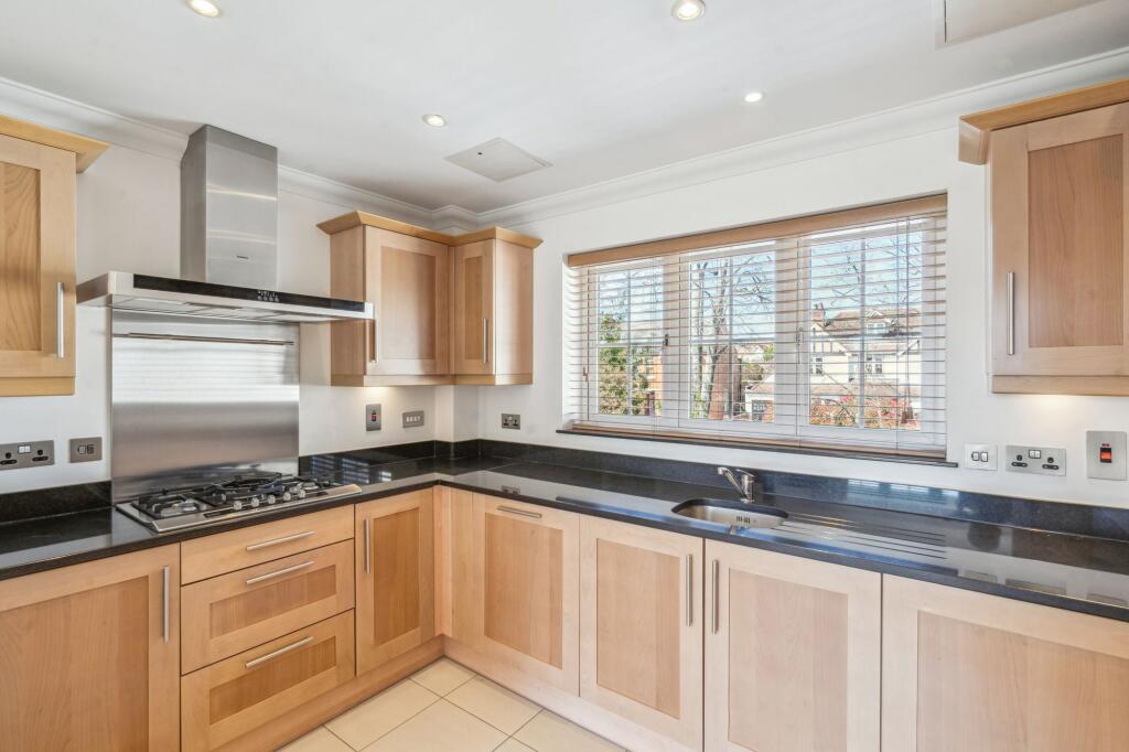 Apartment in Knotty Green, Beaconsfield New Town, Beaconsfield - View 6