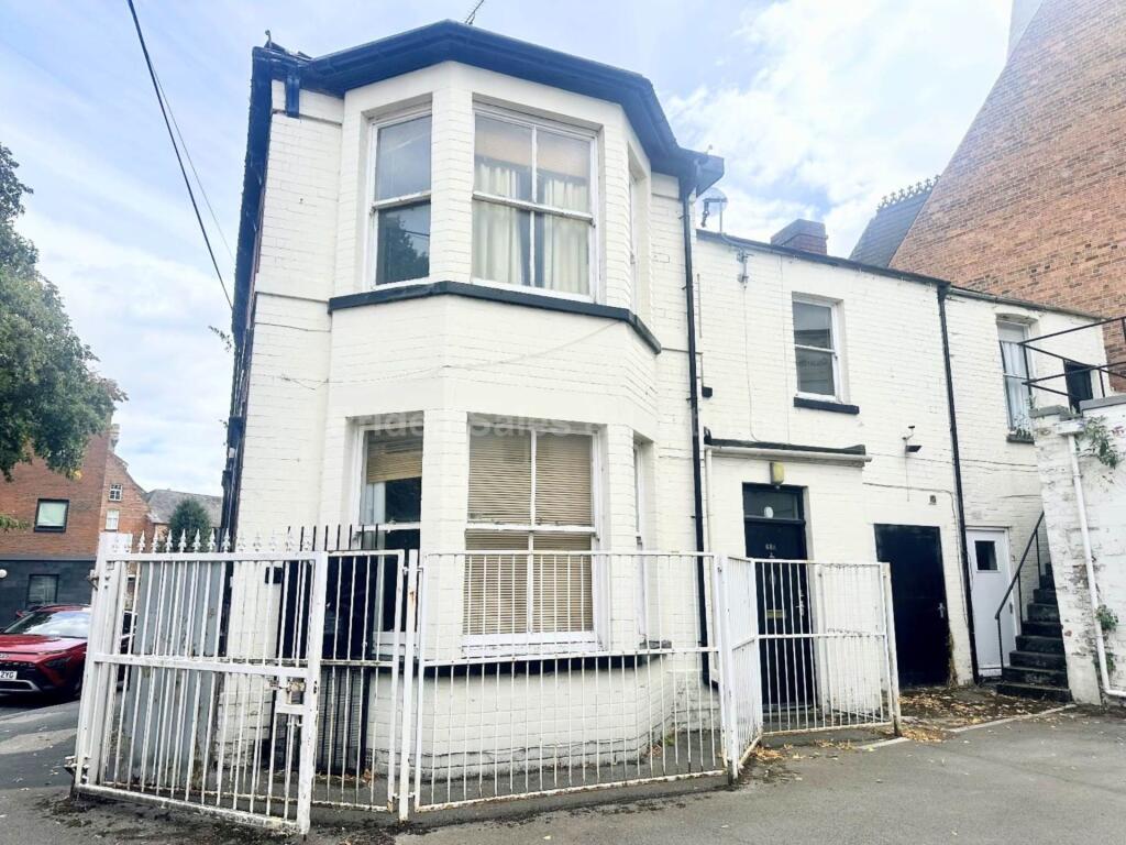 House in Lincoln - View 5